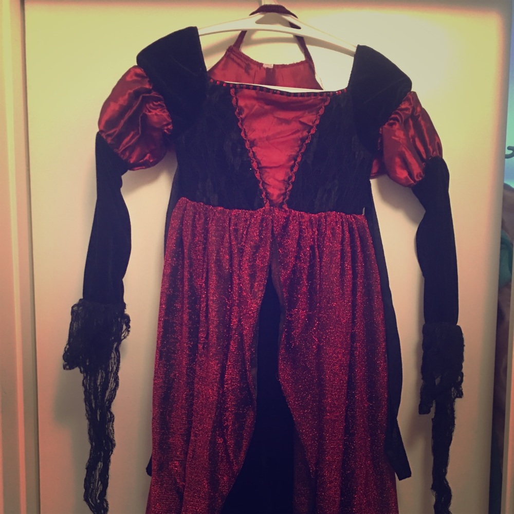 Girls QueenVampire Halloween costume around size 8